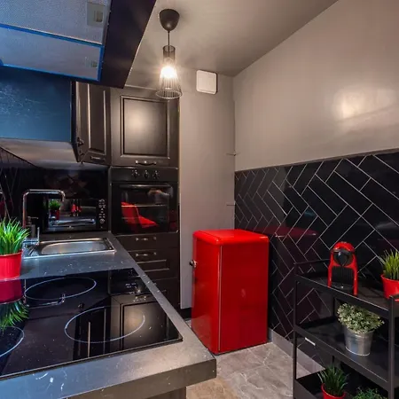 La Red - Cinemaroom - 4 Prs - Disneyland Appartement *